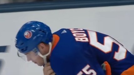 Хоккеисту НХЛ едва не перерезали шею лезвием конька во время матча (Видео)