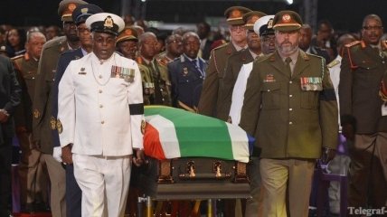Церемония похорон Нельсона Манделы началась в ЮАР 