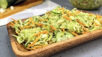 Вкусный и полезный витаминный салат из капусты