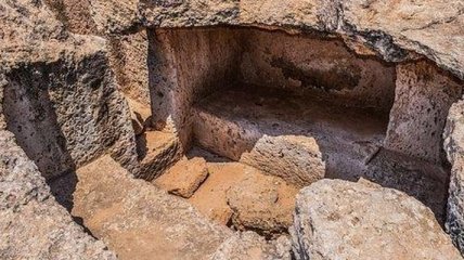 В могиле древнегреческого воина нашли гемму возрастом 3500 лет