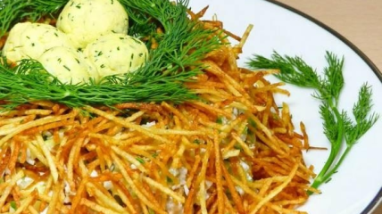 Салат зі смаженою картоплею "Гніздо глухаря"