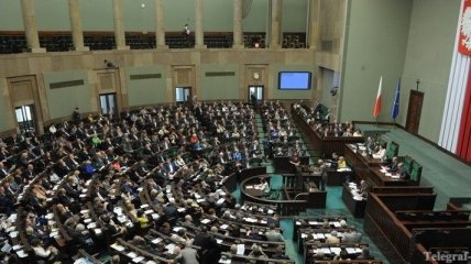 В Польше оппозиция заблокировала работу Сейма