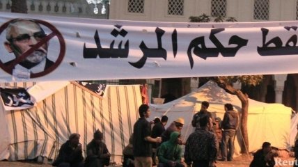 Массовые столкновениев Каире продолжаются