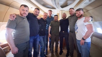 "Скажем свое слово в бою": командующие защитой "Азовстали" сделали первые заявления после возвращения в Украину