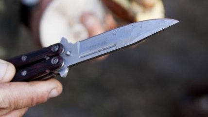 Водитель с ножом бросался на людей из-за замечания: жуткое видео из Днепра