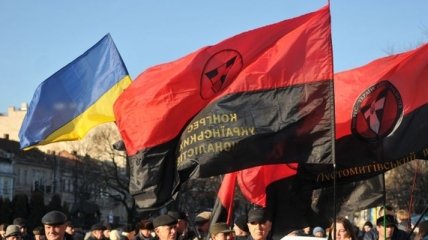 Красно-черный флаг на Хмельнитчине приравняли к государственному