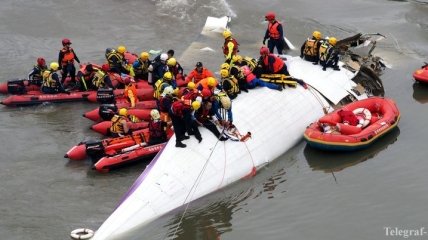 Авиакатастрофа в Тайване унесла жизни не менее 19 человек
