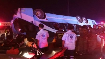 В Таиланде перевернулся туристический автобус: 6 погибших, около 50 пострадавших