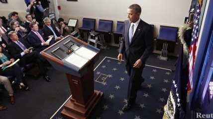 Обама подписал закон, позволяющий избежать "финансового обрыва"