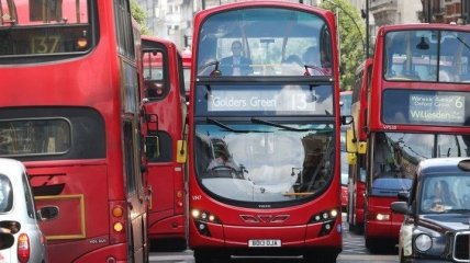 В Лондоне ДТП: Автобус въехал в магазин, 17 человек пострадало