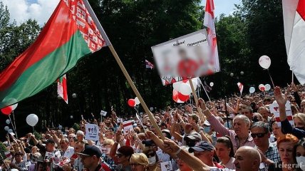 В Беларуси началось досрочное голосование: список кандидатов 