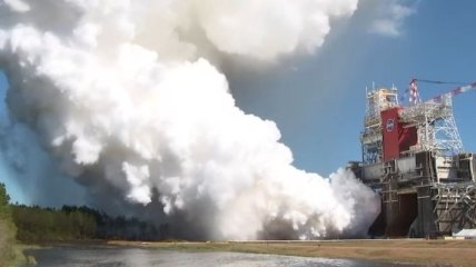 NASA показало испытания ракеты, которая доставит людей на Луну (видео)