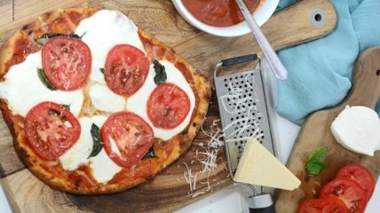 Пицца Маргарита своими руками: простой рецепт для семейного обеда