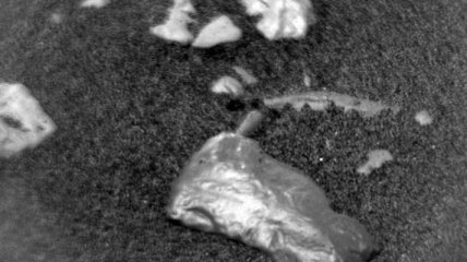 На Марсе обнаружили необычный блестящий объект