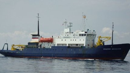 Антарктида взяла в плен российское судно  