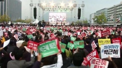Тысячи людей вышли на антипрезидентский протест в Южной Корее