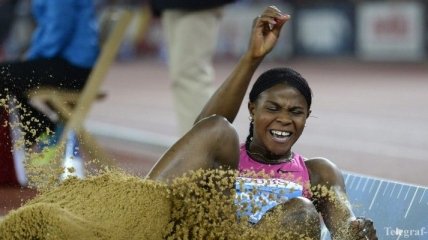 Нигерийская легкоатлетка осталась без "головы" после прыжка в длину (Видео)
