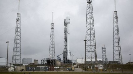 Запуск ракеты SpaceX перенесли на сутки без объяснения причин