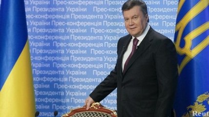 Виктор Янукович поздравил жителей Крыма с годовщиной Конституции