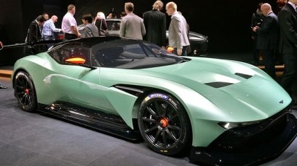 Aston Martin представил в Женеве трековый суперкар