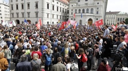 В Австрии на стихийном протесте требуют досрочных выборов