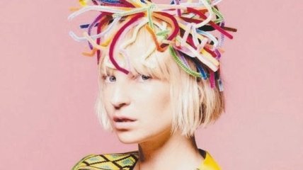Sia показала японскую девочку-каратистку в новом клипе "Alive" 