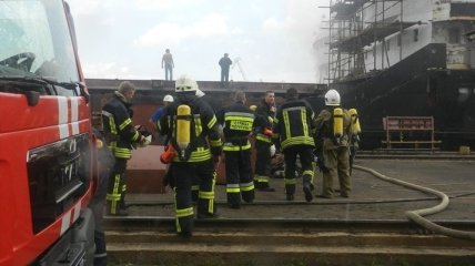 Пожар на корабле в Херсоне: названа предварительная причина