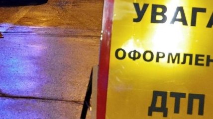 В Днепропетровской области в ДТП столкнулись легковушка и грузовик: погибли двое людей 