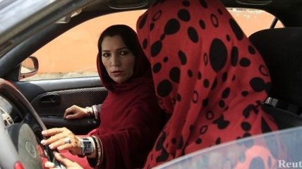 Афганки наконец-то получили права на вождение авто