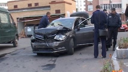 Неизвестные с оружием напали на киевлянина и похитили сумку с деньгами