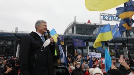 Петра Порошенка в аеропорту "Київ" зустрічали кілька тисяч громадян