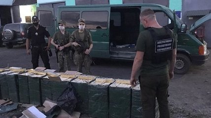 На Закарпатье пограничники со стрельбой задержали табачных контрабандистов (Видео)