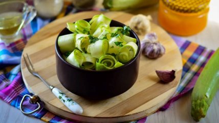 Маринованные кабачки с чесноком