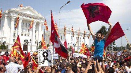 В столице Македонии начались массовые антиправительственные протесты