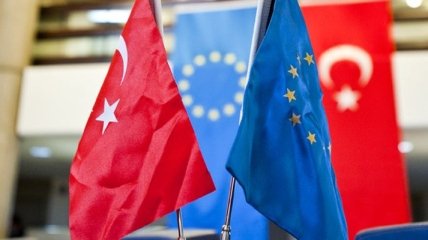 В МИД Турции грозят ЕС отменить договоренности по мигрантам