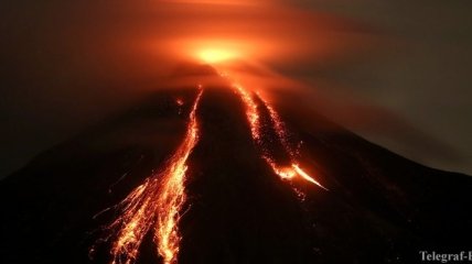 На Камчатке вулкан выбросил пепел на высоту 5 км