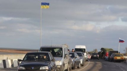 На КПП "Чонгар" украинский флаг подняли над российским
