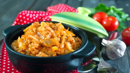 3 вкусных блюда с тушеной капустой