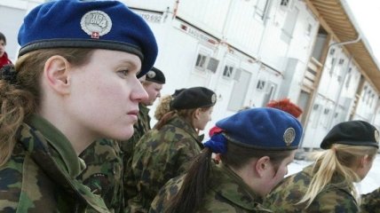 Швейцарским военным разрешат носить женское белье