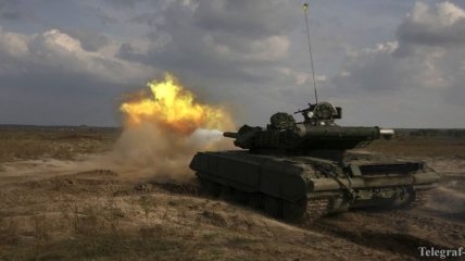 Боевики в Новоазовске раскрашивают свои танки под украинские