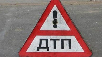 Авария на трассе Киев-Чоп: водитель "ВАЗа" влетел в маршрутку и погиб