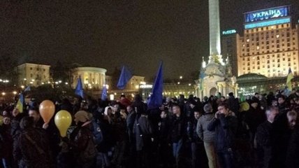 Евромайдан уже собрал 800 человек (Фото, Видео)