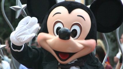 В США начнут поэтапное открытие Disneyland