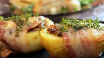 Рецепт дня: картофель в беконе с грибами