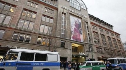 В Берлине неизвестные напали на торговый центр: есть пострадавшие