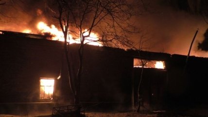 В Чернигове произошел крупный пожар на мебельном цехе