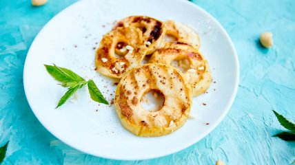 Простий десерт із яблук