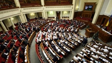 Нардепы призывают Гройсмана не подписывать закон о полномочиях СНБО