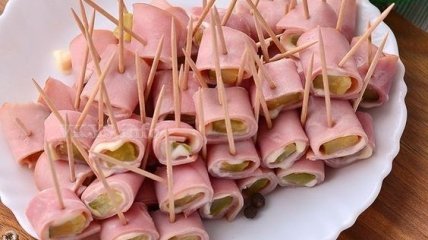 Рулетики с сыром и ветчиной