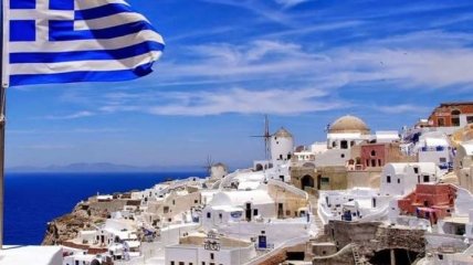 Греция открыла границы для туристов, но украинцам не нужно спешить с покупкой туров